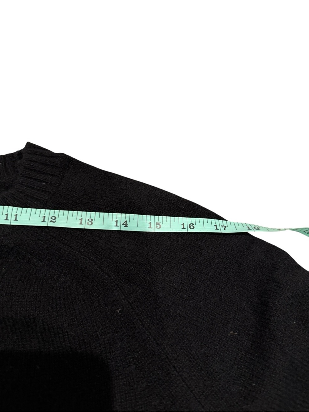 Everlane The Boxy Crew in Cashmere (Black) - Picture 10 of 12